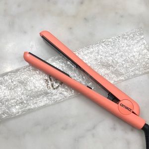 Amika straightener